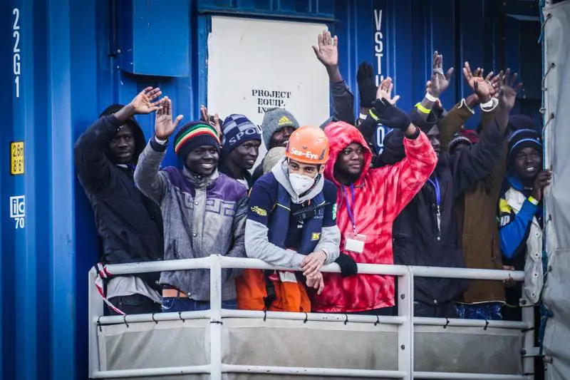 "L'Italia non può farcela da sola". L'Onu dà ragione al governo e striglia l'Ue