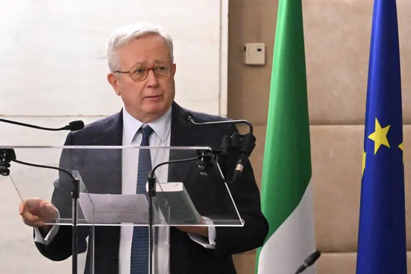 La nera profezia di Tremonti: "Spariranno pensioni e sanità"