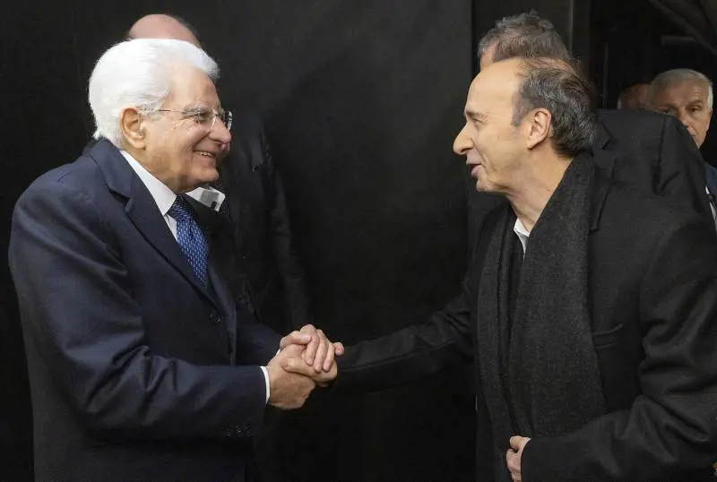 E l'opposizione grida al regime sotto dettatura di "Repubblica"