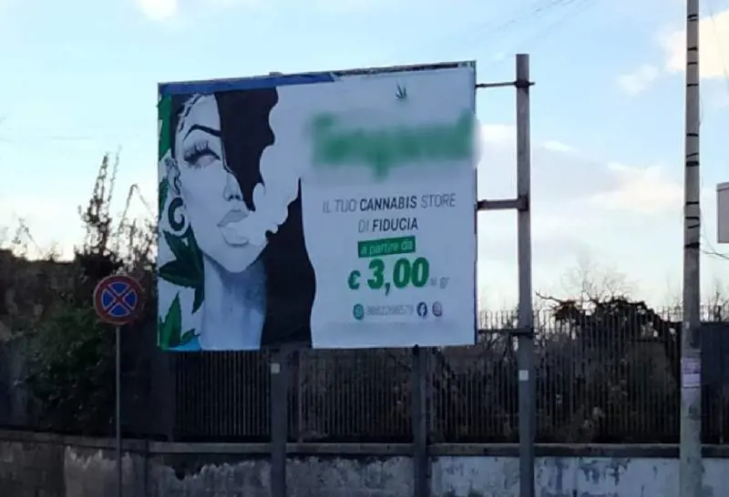 Spot pro-cannabis davanti alla scuola: è polemica