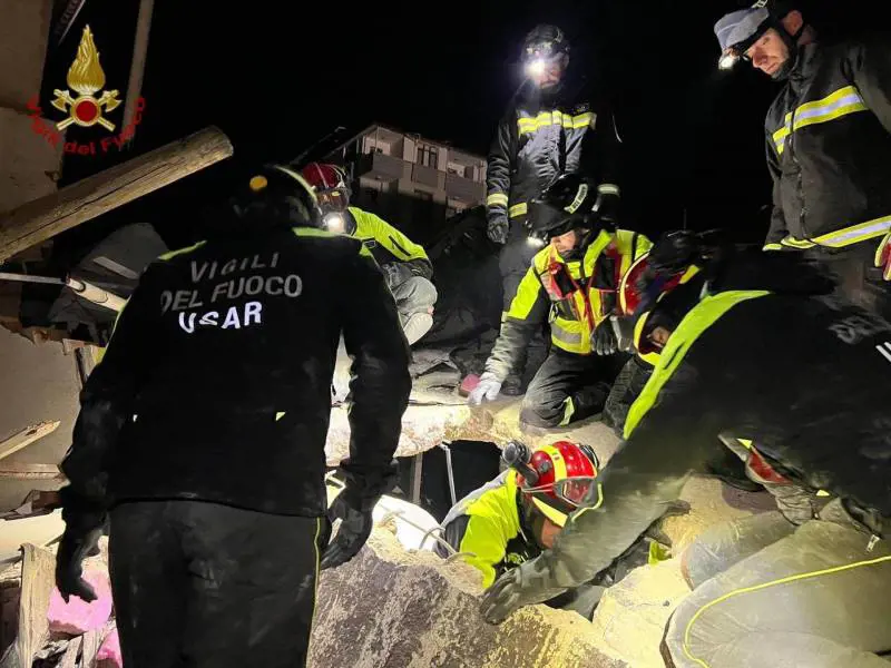 I vigili del fuoco sul posto: "Situazione drammatica. Troppi edifici erano fragili". Il piano anti sismico fermo