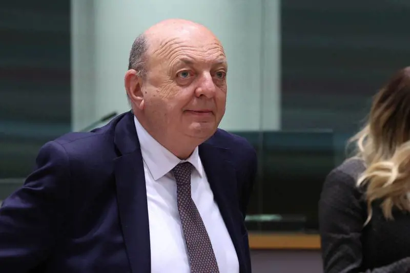 Auto, l'Italia voterà contro lo stop a benzina e diesel