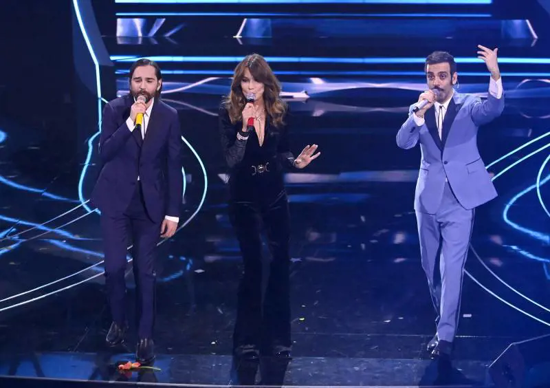 "Azzurro con Carla Bruni è il nostro omaggio al secondo inno italiano"
