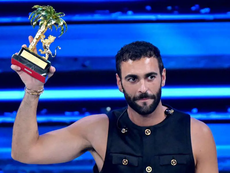 Sanremo 2023, vince Marco Mengoni. Secondo Lazza, Ultimo giù dal podio