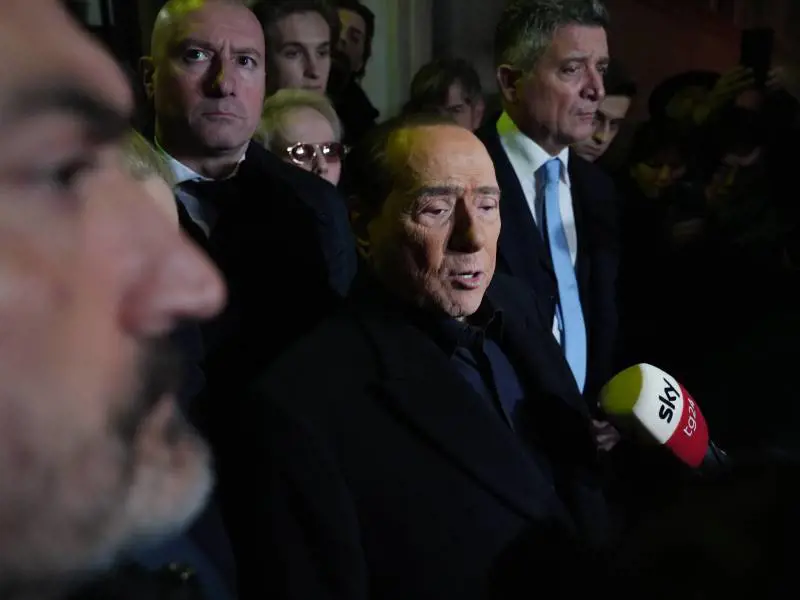 “Sto dalla parte di Kiev e della pace”. Berlusconi spegne ogni polemica
