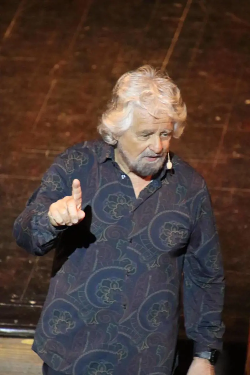 “Patrimoniale per dare il reddito a tutti”. Il "comico" Grillo torna alla carica