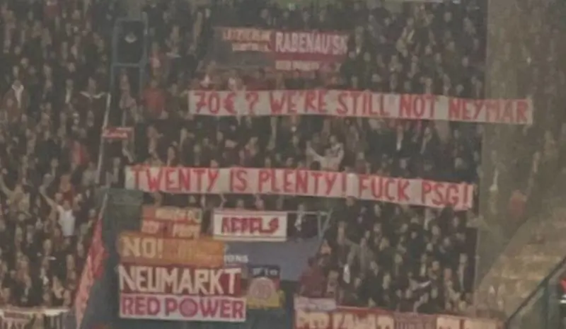 "Non siamo Neymar", la protesta dei tifosi del Bayern per il caro biglietti