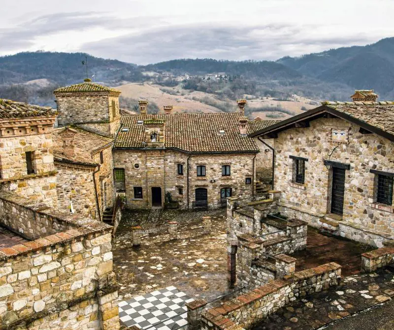 Il borgo medievale di Canossa