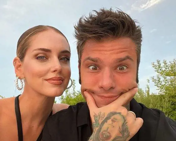 "Tu la mia calamita, io la tua calamità". Fedez rompe il silenzio social, ma poi cancella tutto