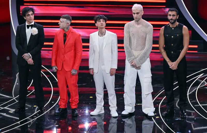 Le canzoni di Sanremo si prendono la top 10: ecco le sorprese in classifica