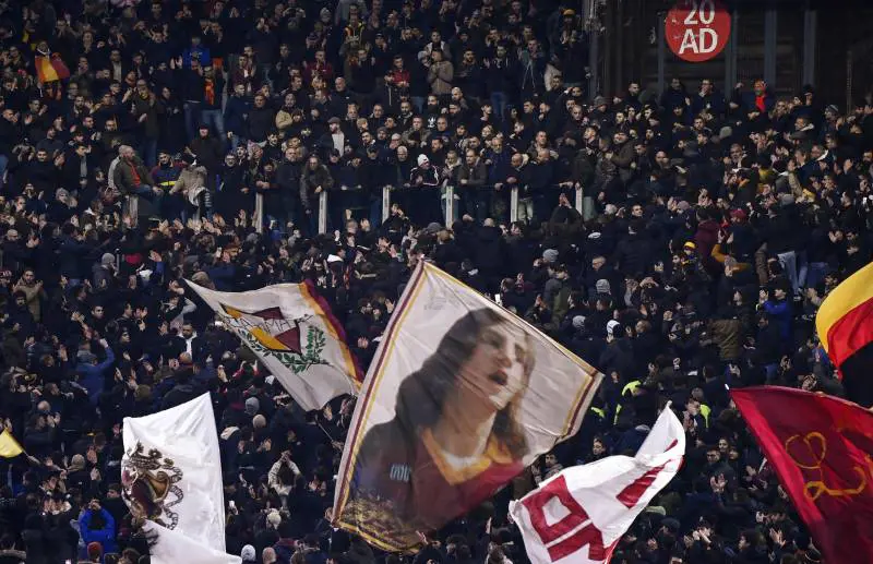 Striscione Roma rubato e bruciato, ora che succede