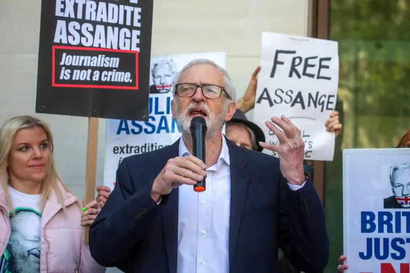 Corbyn getta la maschera, l'affondo contro Israele: “Genocidio a Gaza”