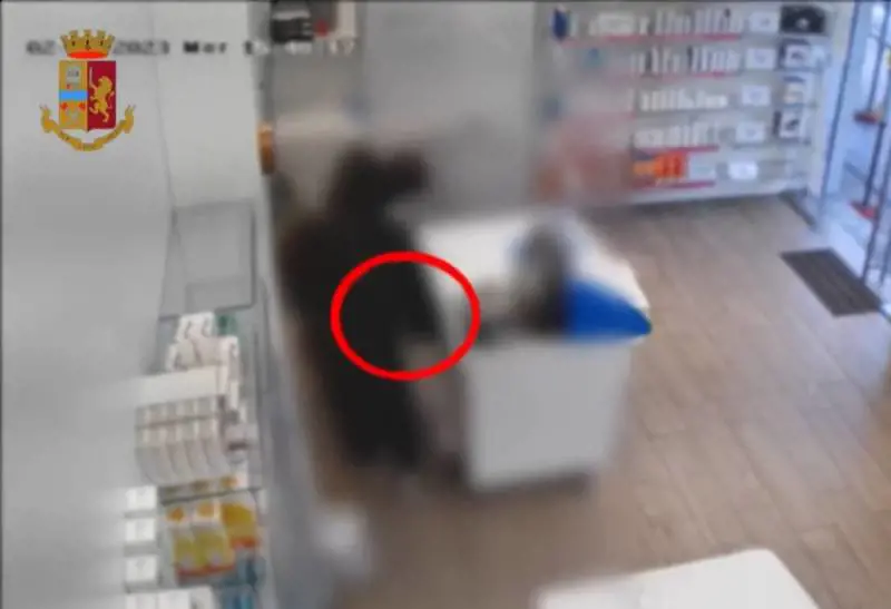 Scarcerato compie 13 rapine in 18 giorni: 47enne torna dietro le sbarre