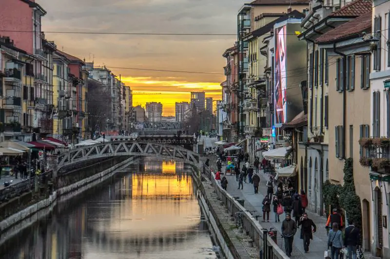 Choc a Milano, ragazzo di 23 anni violentato sui Navigli