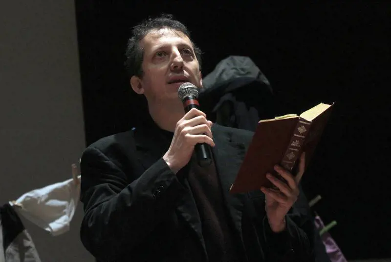 Se a Forlì la sinistra illiberale censura il critico d'arte Langone