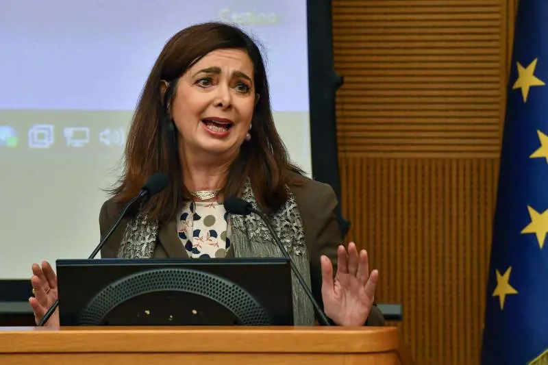 "Neanche quello...". La battuta (poco spiritosa) di Boldrini contro Lollobrigida