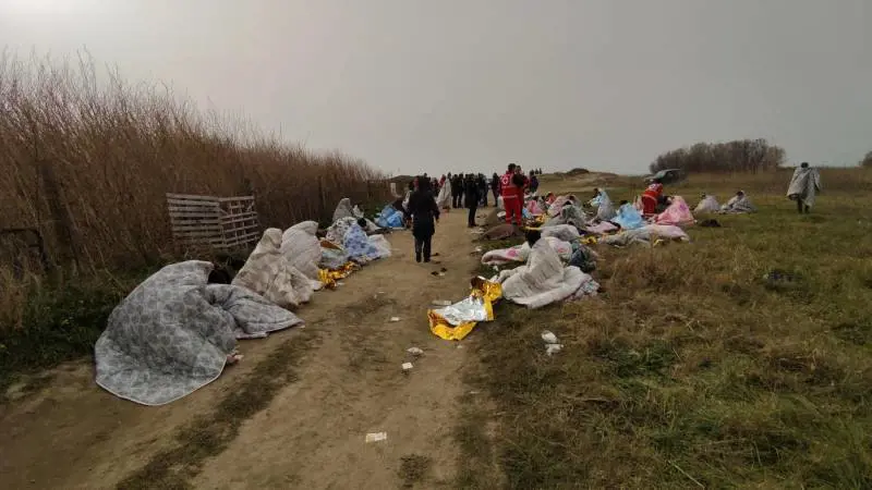 Chi prova a salvare vite e chi se ne lava le mani