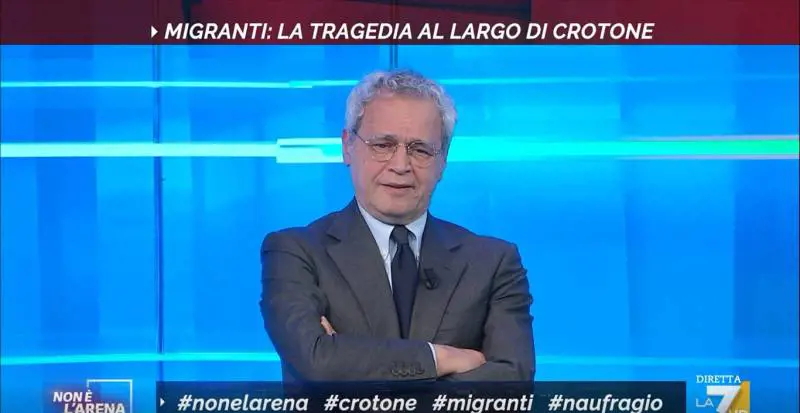 "Affermazioni false", "È una minaccia". Duro scontro a distanza tra Piantedosi e Mentana