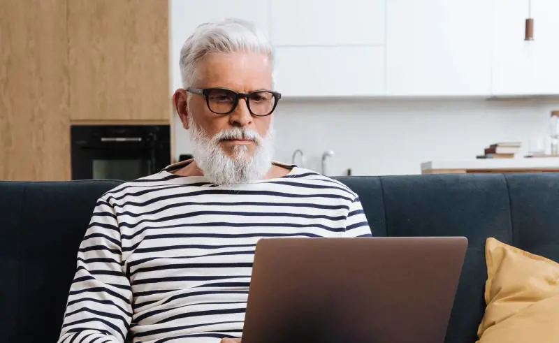 Commedie, film impegnati e classici moderni: i film perfetti per gli over 60
