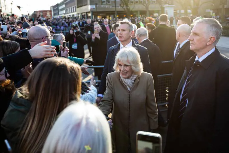 "Era il preferito di Diana". La scelta scivolosa di Camilla sullo stilista