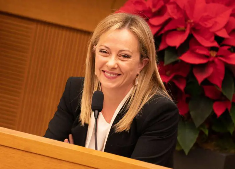 "Ci rassicura più Meloni che Schlein". Gli italiani stanno con Giorgia