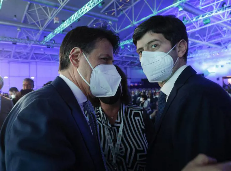 Covid, zona rossa e bugie. Conte e Speranza dai pm