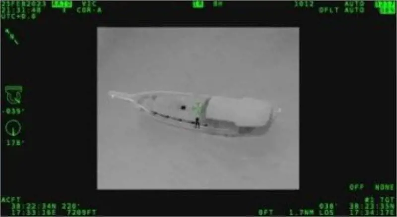 L'aereo di Frontex in volo per 6 minuti. Le accuse all'Italia (e i vecchi scandali)