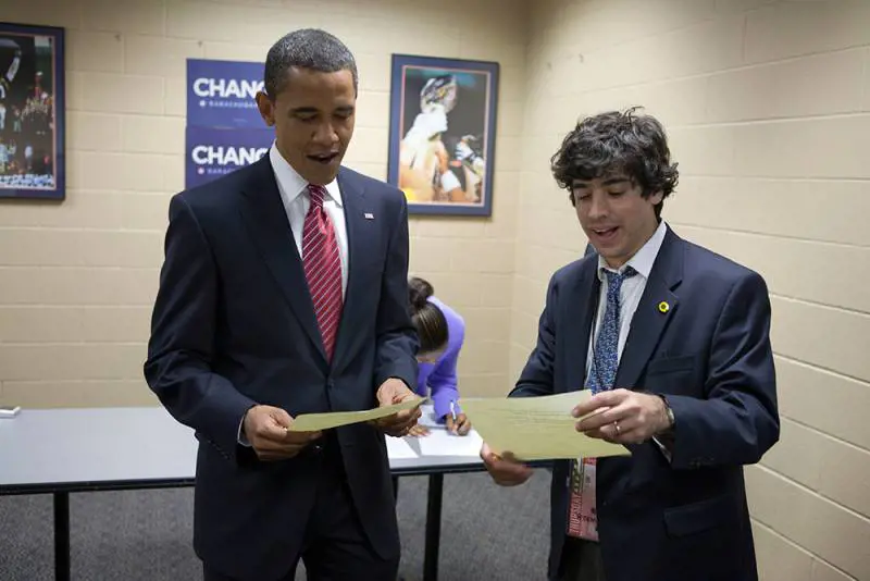 Quelle sponde americane nell'ascesa di Elly. Il ruolo della società dell'ex guru di Obama