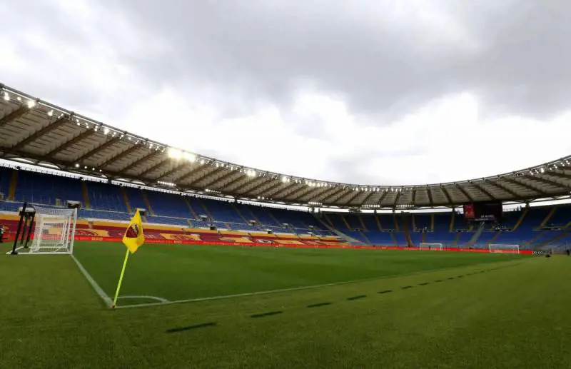 Roma, biglietti falsi allo stadio e carte di credito clonate: così agiva la banda