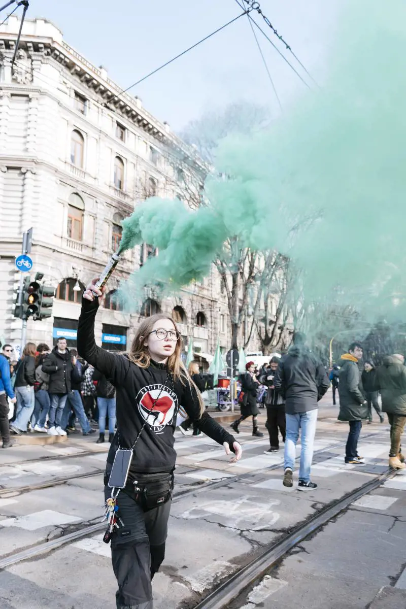 Il prof bacchetta i gretini: "Un dialogo surreale"