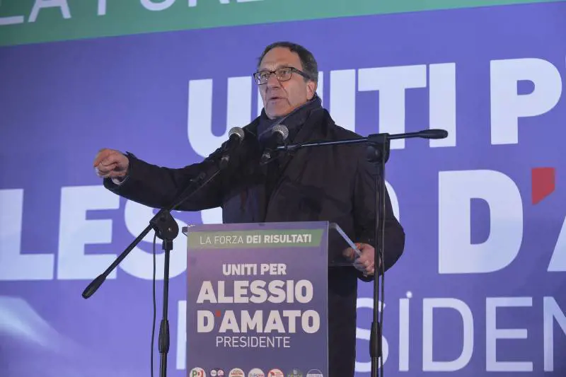 Morte al Senato: suicida il pd Astorre. Aperta un'inchiesta Il dolore bipartisan dei politici sotto choc