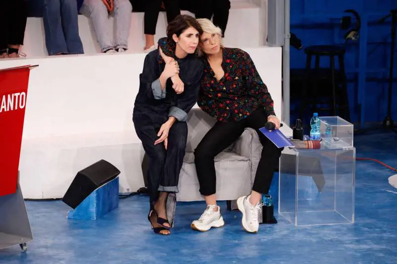 "Vi ringrazio davvero tanto". La De Filippi torna in tv e abbraccia il pubblico