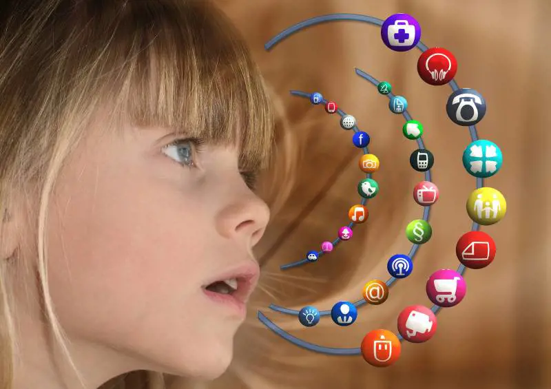 Foto e like: pericolo "sharenting", cosa rischia chi posta gli scatti dei figli