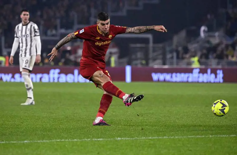 Roma, che tiri Mancini. La Juve sbatte sui legni e sul "pullman" di Mou