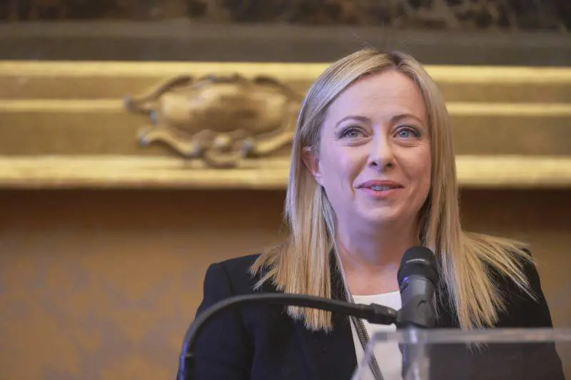 "Presto una donna al Quirinale". Meloni ribalta la retorica femminista