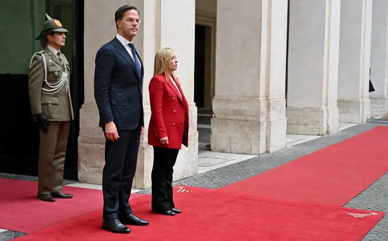 I paletti del Quirinale sul decreto migranti: si tratta fino a notte. Salvini sposa Sunak e la linea del rigore