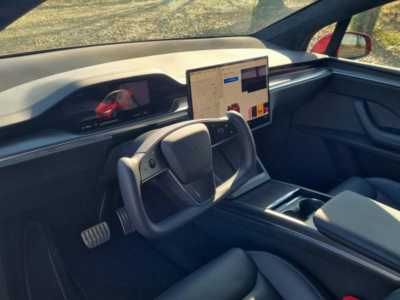 Tesla Model X Plaid, un’astronave da oltre 1.000 CV: guarda le foto 12