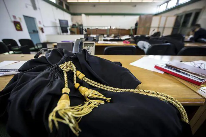 "Si è occupata per 25 anni di casa e figlie, va risarcita". La sentenza storica