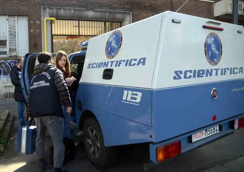 Agguato a colpi d'accetta caccia a due marocchini