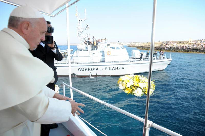 Papa Francesco in visita a Lampedusa, 8 luglio 2013.
