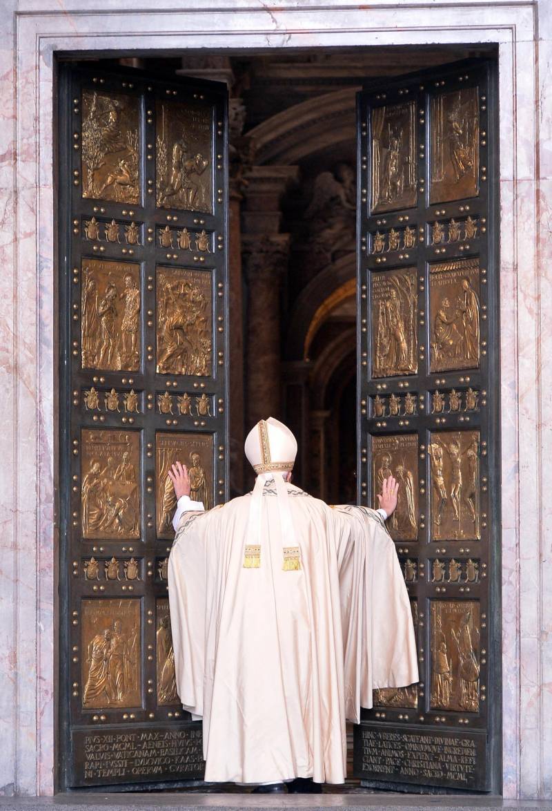 Apertura della Porta Santa della Basilica di San Pietro in occasione del Giubileo, Città del Vaticano 08 dicembre 2015