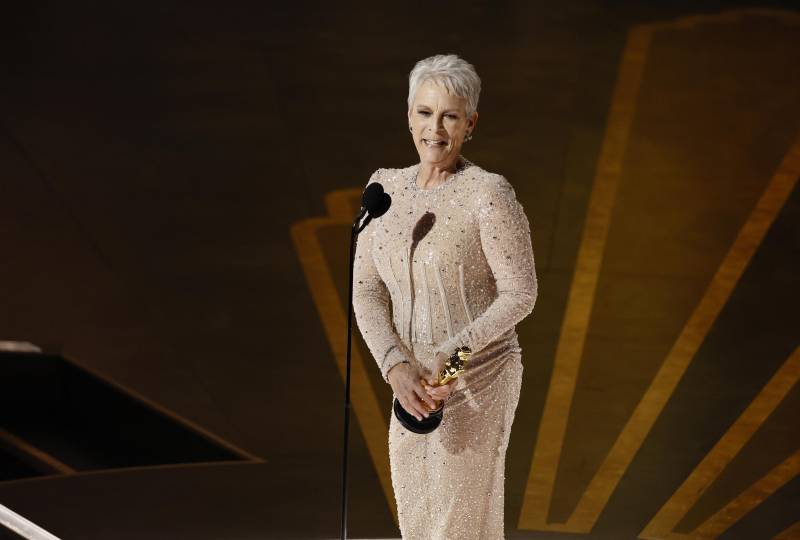 Jamie Lee Curtis premiata con l'Oscar come miglior attrice non protagonista per "Everything Everywhere All At Once"