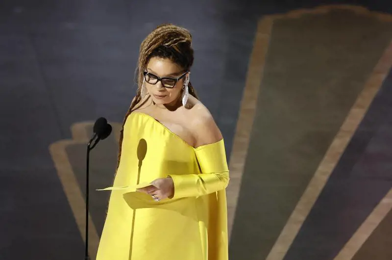 Ruth E. Carter premiata con l'Oscar per i migliori costumi di "Black Panther-Wakanda Forever"