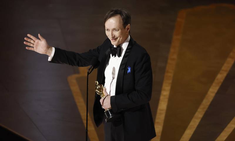 Volker Bertelmann premiato con l'Oscar per la miglior colonna sonora con "Niente di nuovo sul fronte occidentale"
