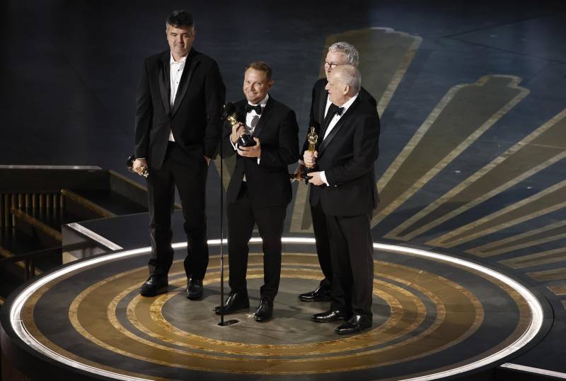 Eric Saindon, Richard Baneham, Daniel Barrett e Joe Letteri premiati con l'Oscar per i migliori effetti speciali con "Avatar: via dell'acqua"