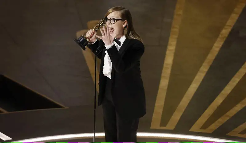 Sarah Polley premiata con l'Oscar per la migliore sceneggiatura non originale per il film "Women Talking"