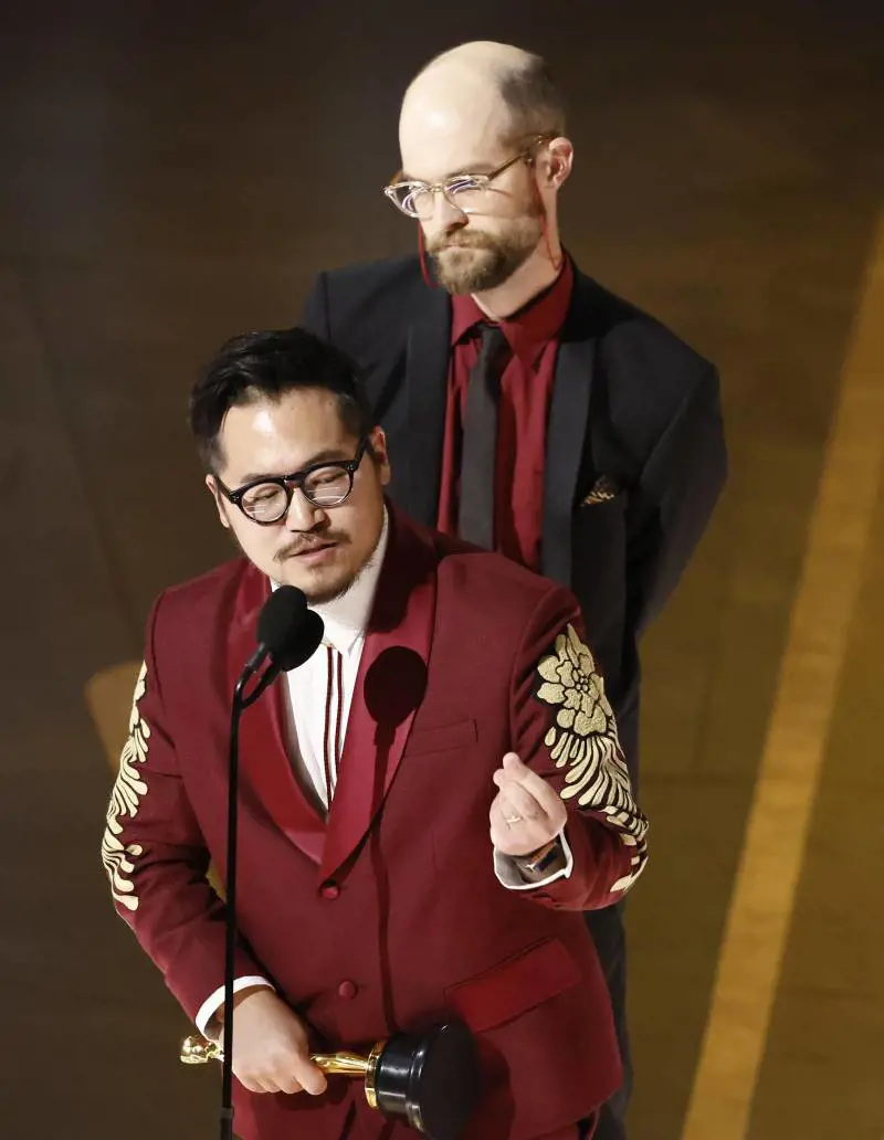 Daniel Scheinert e Daniel Kwan premiati con l'Oscar per la migliore regia per il film "Everything Everywhere All at Once"