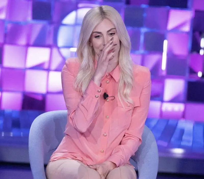"Il danno è permanente...". Paola Caruso di nuovo in lacrime a Verissimo
