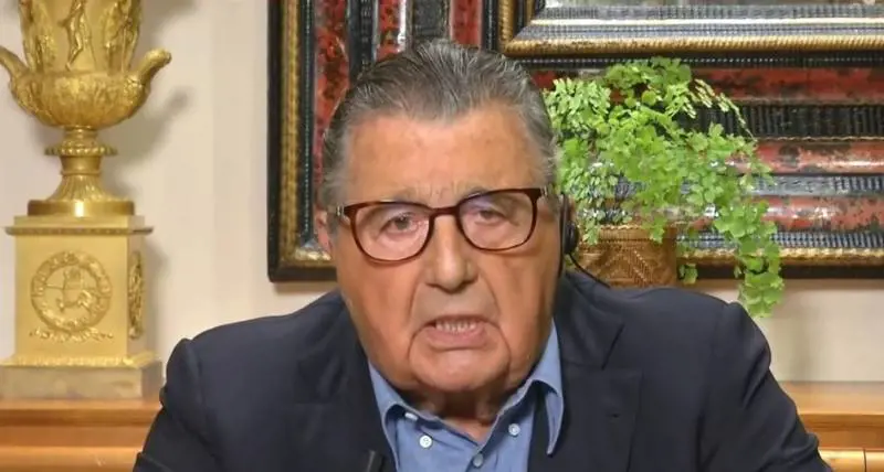 Tasse, salario minimo ed eco-diktat: De Benedetti alter ego della Schlein