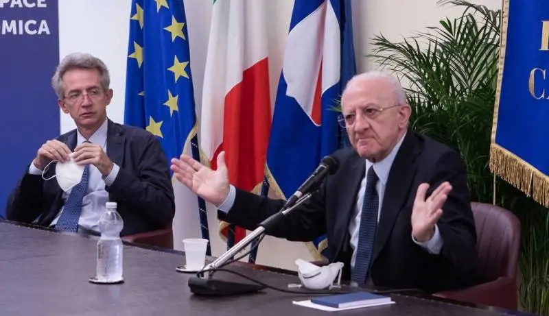 Schlein e la grana De Luca: ora la guerra nel Pd entra in Parlamento